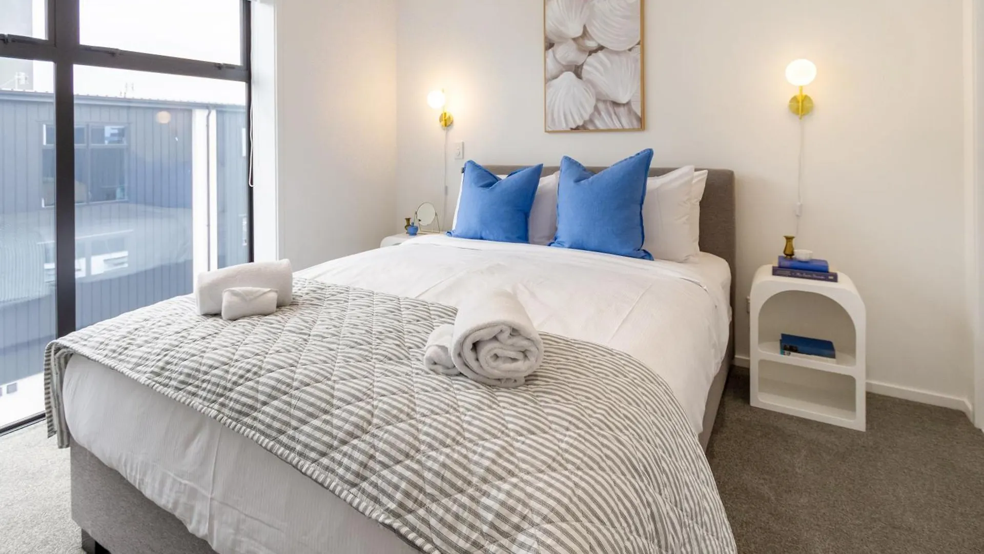 Greek Island Inspired 2 Bed Room 1 Bath Townhouse Christchurch