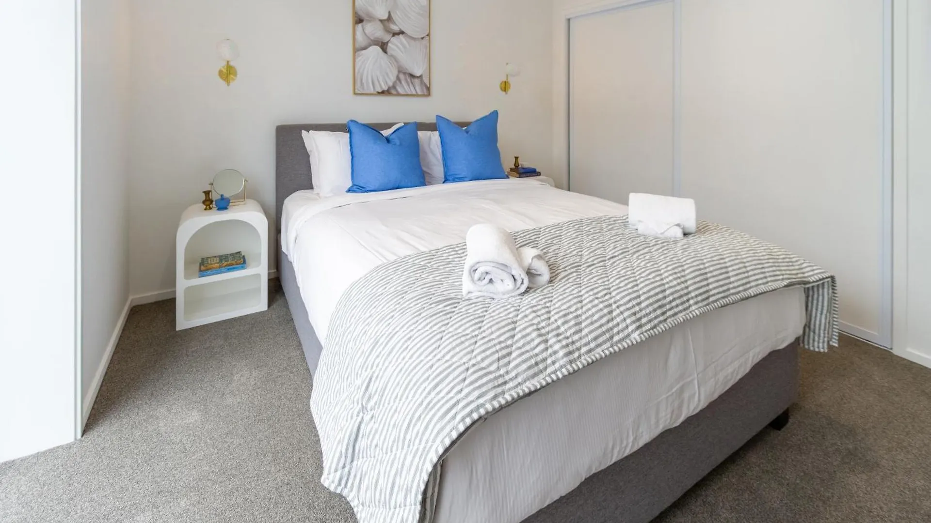 Greek Island Inspired 2 Bed Room 1 Bath Townhouse Christchurch Appartement
