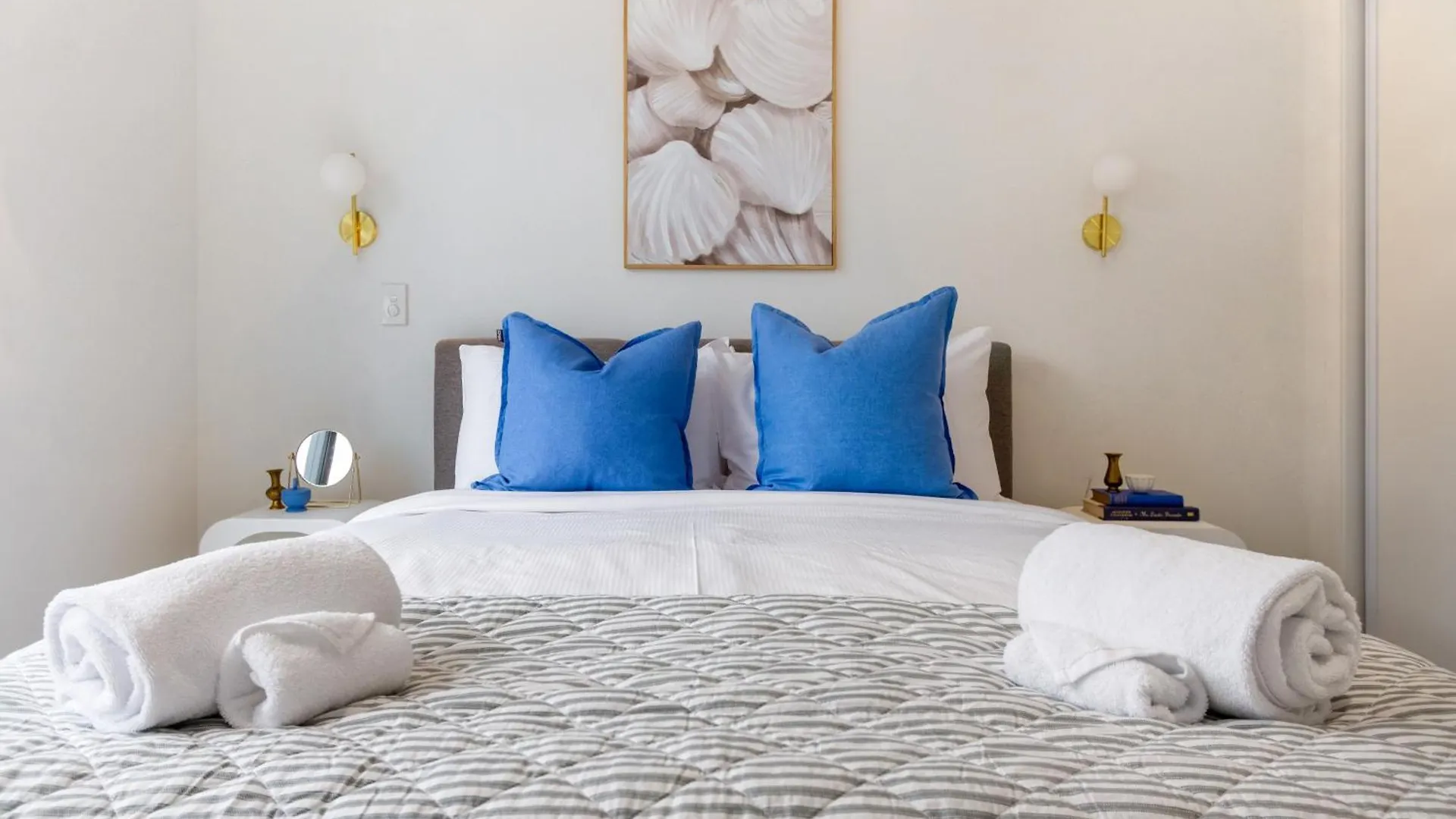 Greek Island Inspired 2 Bed Room 1 Bath Townhouse Christchurch Appartement